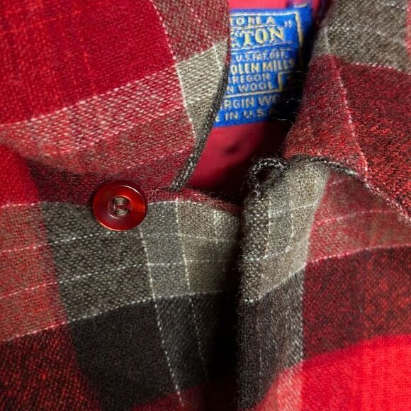 Vintage Pendleton Loop Flap Bright Red Flannel Made In USA Small - Picture 6 of 7